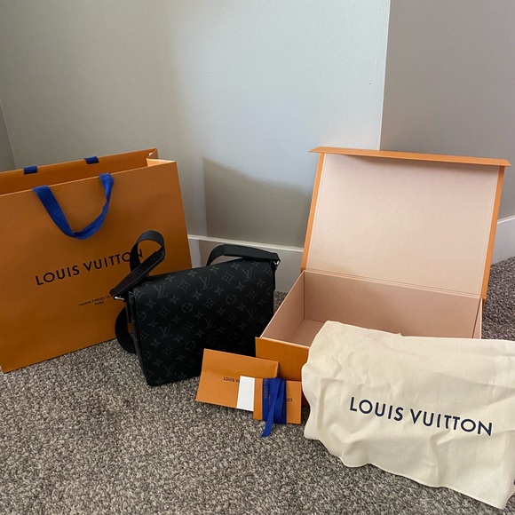 Louis Vuitton District PM Messenger Style Bag in Monogram Eclipse Canvas Black - Picture 10 of 10